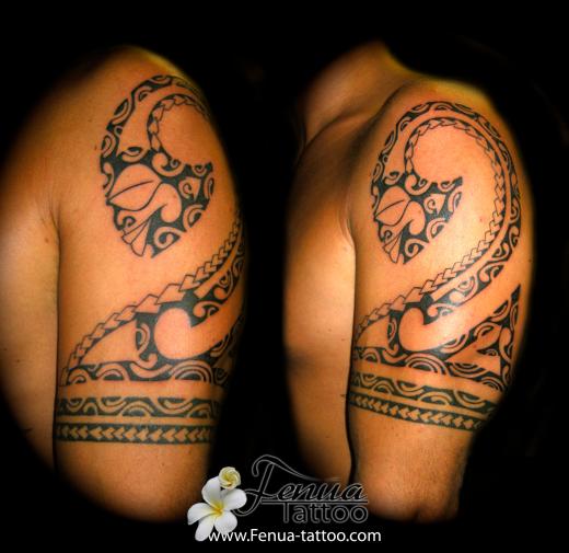3b°) epaule tatouee en polynesien